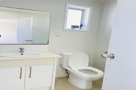 Photo of property in 16 Nan Place, Pakuranga Heights, Auckland, 2010