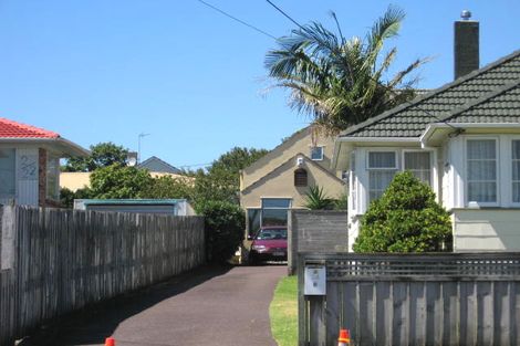 Photo of property in 1/24 Shakespeare Road, Milford, Auckland, 0620