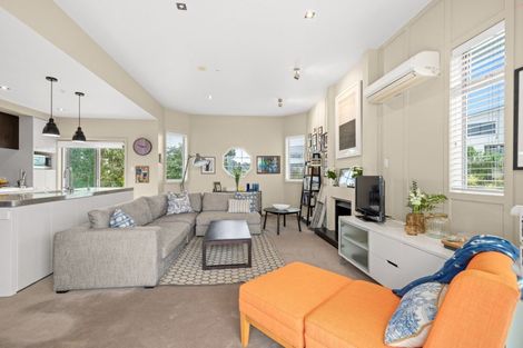 Photo of property in 9 Little Compton Mews, Snells Beach, 0920