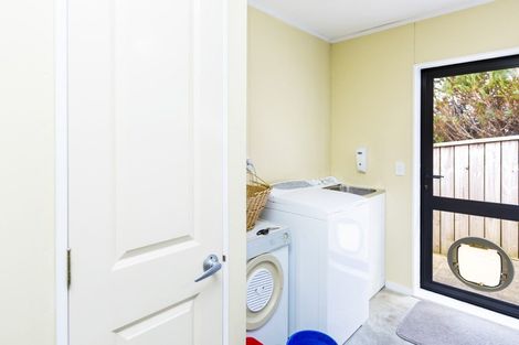 Photo of property in 3 Ormrod Grove, Riverstone Terraces, Upper Hutt, 5018