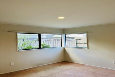 Photo of property in 2/32 Centorian Drive, Windsor Park, Auckland, 0632