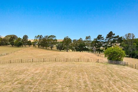 Photo of property in 1224 State Highway 16, Waimauku, 0883