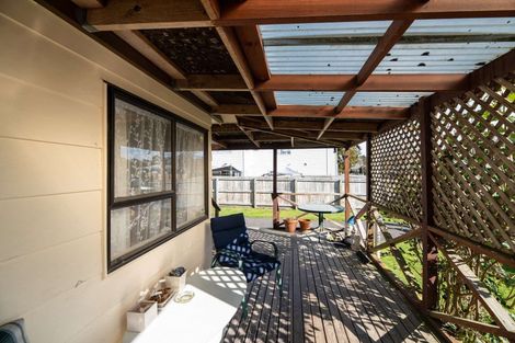 Photo of property in 17 Pukeroa Place, Papakura, 2110