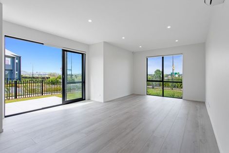 Photo of property in 1 Aquamarine Road, Rosehill, 2113
