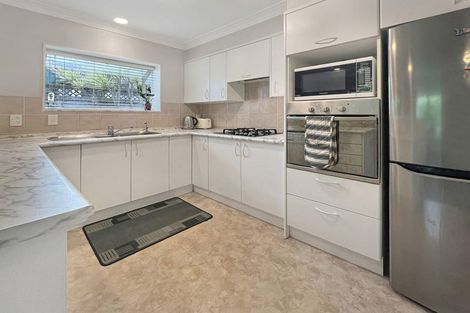 Photo of property in 12 Stewart Gibson Place, Manurewa, Auckland, 2105