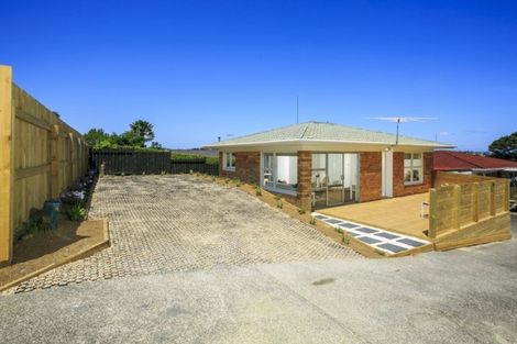 Photo of property in 1/9 Brunton Place, Glenfield, Auckland, 0629