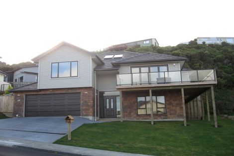 Photo of property in 45 Dress Circle, Newlands, Wellington, 6037