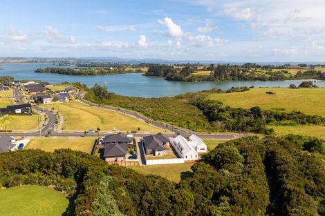 Photo of property in 20 Orawahi Road, Glenbrook, 2681