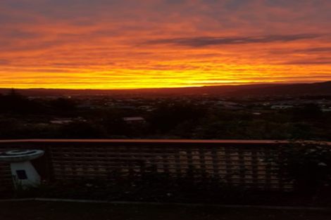 Photo of property in 3 Streets Way, Timberlea, Upper Hutt, 5018