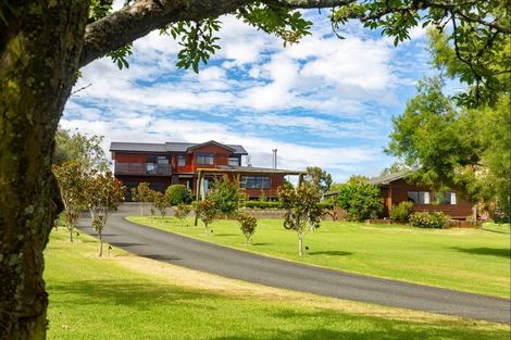 Photo of property in 143 Whangaparaoa Road, Red Beach, 0932