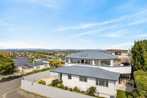 Photo of property in 7 Enfield Road, Hospital Hill, Napier, 4110