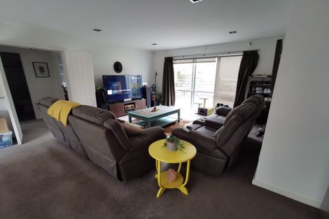 Photo of property in 17 Mansion Court, West Harbour, Auckland, 0618