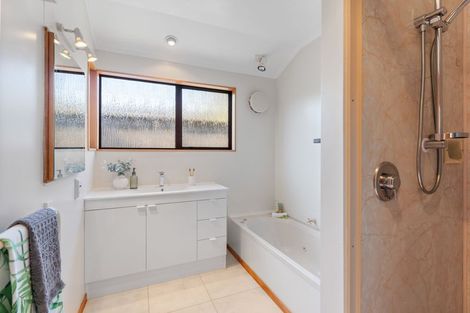 Photo of property in 37 Ngaio Road, Waikanae, 5036