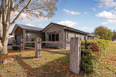 Photo of property in 2 Innes Place, Arrowtown, 9302