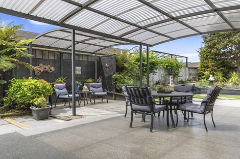 Photo of property in 17 Olive Close, Omokoroa, 3114