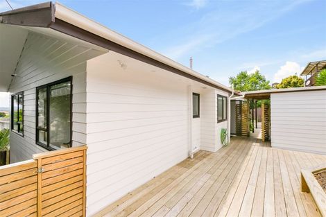 Photo of property in 2/28 Royal Road, Massey, Auckland, 0614