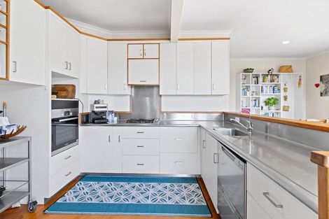 Photo of property in 62 Cutfield Road, New Plymouth, 4310