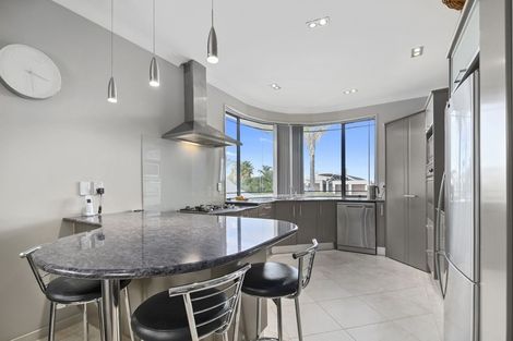 Photo of property in 6 Courtneys, West Harbour, Auckland, 0618