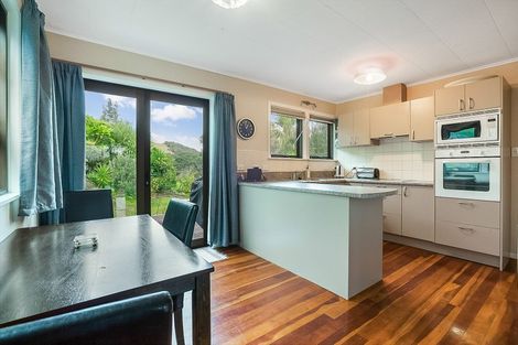 Photo of property in 19 Seaview Road, Cable Bay, 0420