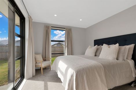 Photo of property in 9 Deans Place, Amberley, 7410