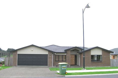 Photo of property in 6 Toledo Avenue, Henderson, Auckland, 0612