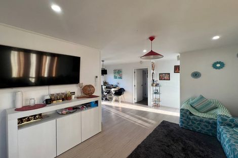 Photo of property in 2/18 Trimdon Street, Randwick Park, Auckland, 2105