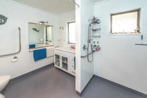 Photo of property in 18 Swinbourne Street, Waverley, 4510