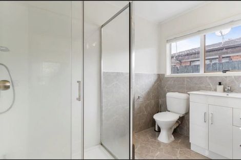 Photo of property in 2/7 Frank Evans Place, Henderson, Auckland, 0610