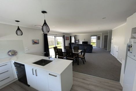 Photo of property in 60 Hokioi Drive, Kenepuru, Porirua, 5022