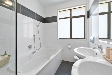 Photo of property in 64 Balboa Drive, Matakatia, Whangaparaoa, 0930