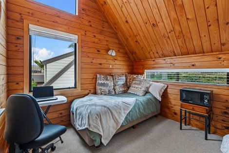 Photo of property in 27 Cherub Place, West Harbour, Auckland, 0618