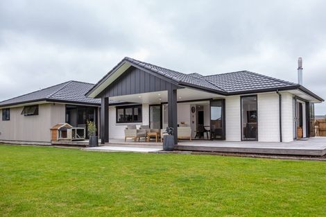 Photo of property in 8 Takahe Drive, Carterton, 5713