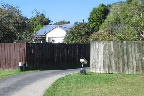 Photo of property in 4 Rena Place, West Harbour, Auckland, 0618