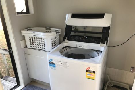 Photo of property in 3/17 Akoranga Drive, Northcote, Auckland, 0627