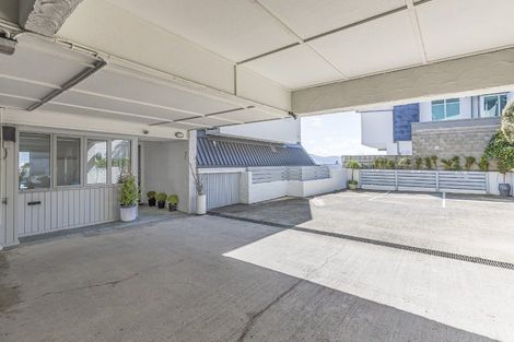 Photo of property in Beauport Apartments, 2/30 The Crescent, Roseneath, Wellington, 6011
