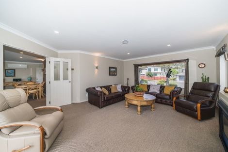 Photo of property in 87 Ruapehu Drive, Fitzherbert, Palmerston North, 4410