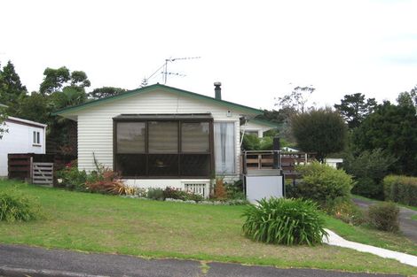 Photo of property in 4 Pavola Grove, Glenfield, Auckland, 0629