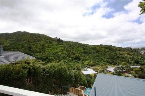 Photo of property in 2/14 Doris Gordon Crescent, Crofton Downs, Wellington, 6035