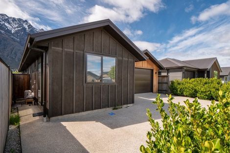 Photo of property in 3 Bale Road, Jacks Point, 9371