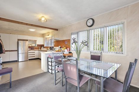 Photo of property in 22 Eastglen Road, Glen Eden, Auckland, 0602