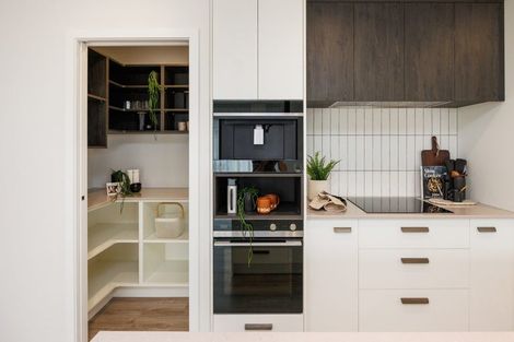 Photo of property in 70 Atlantic Drive, Fitzherbert, Palmerston North, 4410