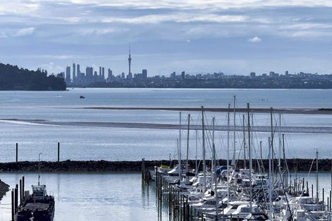 Photo of property in 15 Courtneys, West Harbour, Auckland, 0618