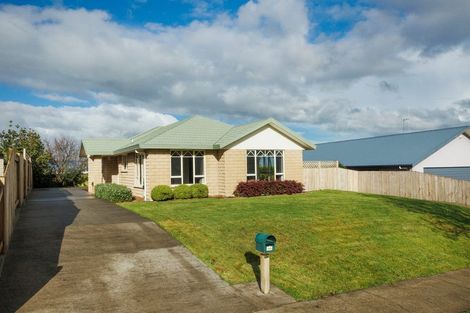 Photo of property in 24 Logan Way, Kelvin Grove, Palmerston North, 4414