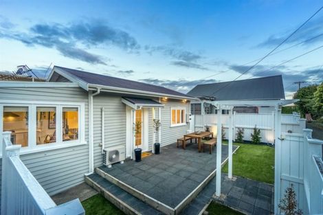 Photo of property in 2/221 Onewa Road, Birkenhead, Auckland, 0626
