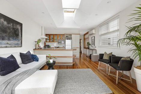 Photo of property in 33 Grant Road, Thorndon, Wellington, 6011