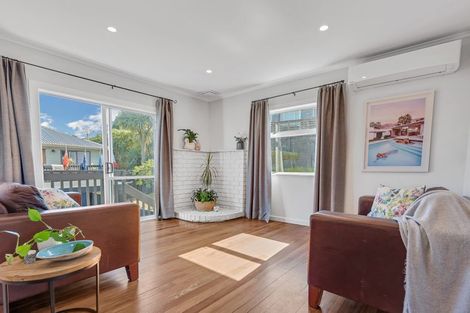 Photo of property in 15 Donovan Avenue, Massey, Auckland, 0614