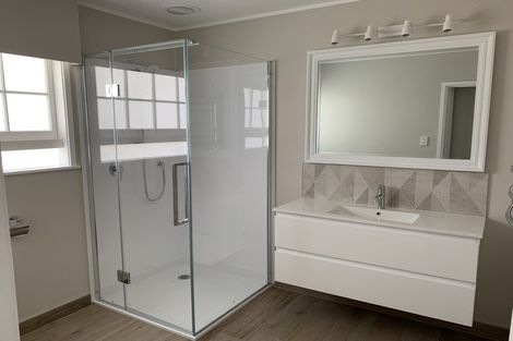 Photo of property in 1 Miltonia Avenue, Te Atatu South, Auckland, 0610