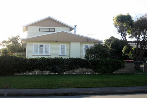 Photo of property in 42 Kapiti Crescent, Titahi Bay, Porirua, 5022