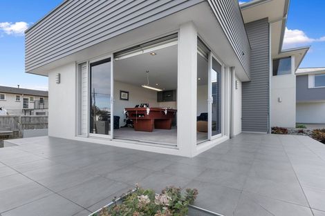 Photo of property in 75 Pitau Road, Mount Maunganui, 3116