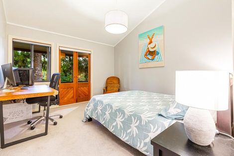 Photo of property in 84 Mountain Road, Henderson Valley, Auckland, 0612